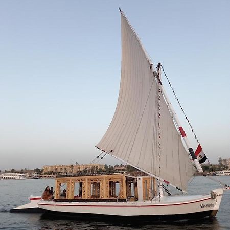 Nile Sunrise Felucca Boat Private Rental Luxor Eksteriør bilde