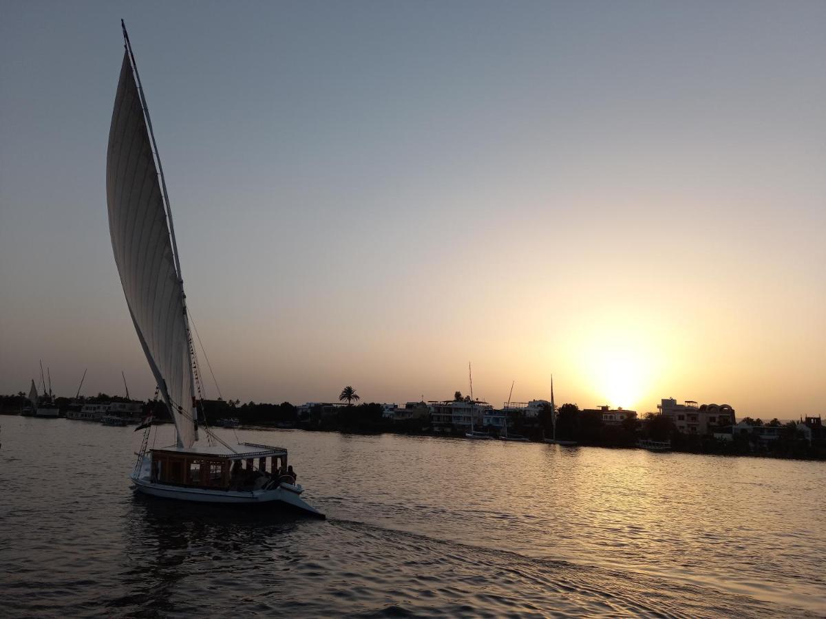 Nile Sunrise Felucca Boat Private Rental Luxor Eksteriør bilde