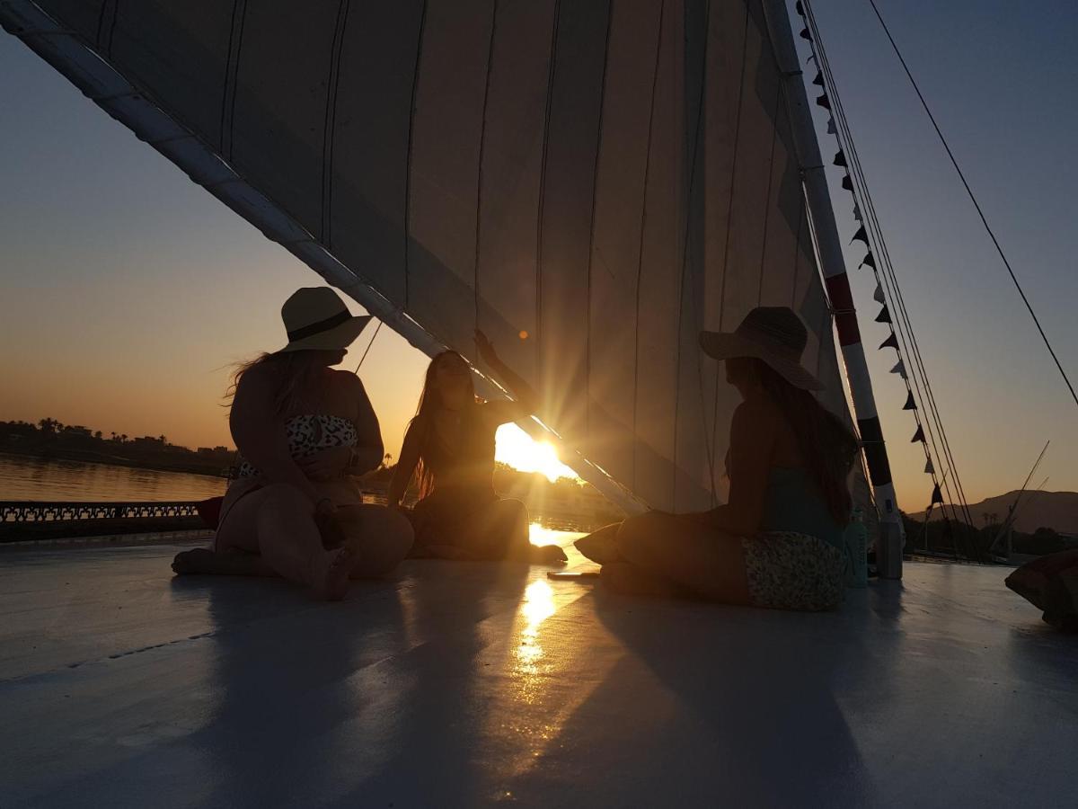 Nile Sunrise Felucca Boat Private Rental Luxor Eksteriør bilde