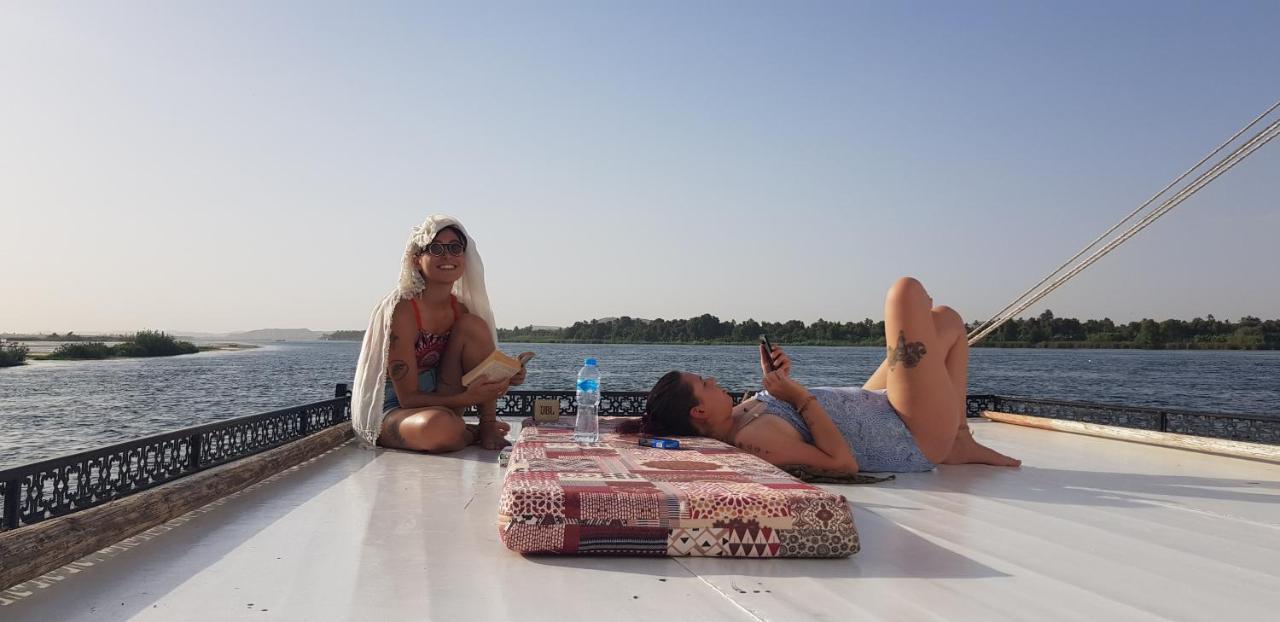 Nile Sunrise Felucca Boat Private Rental Luxor Eksteriør bilde