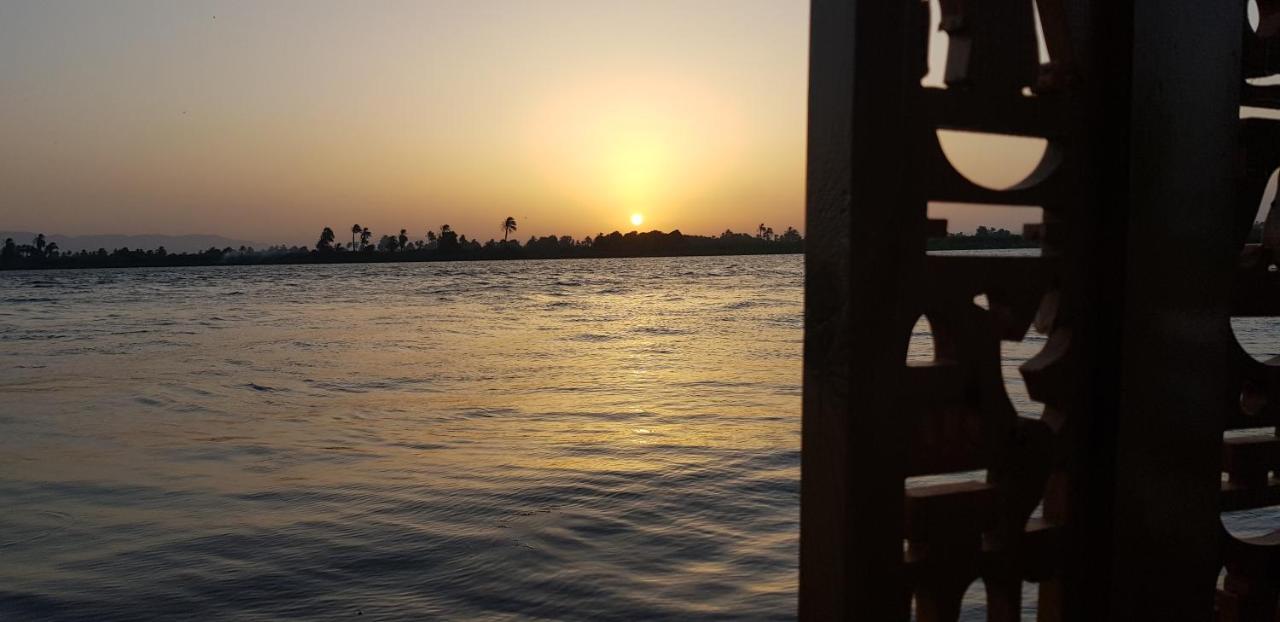 Nile Sunrise Felucca Boat Private Rental Luxor Eksteriør bilde