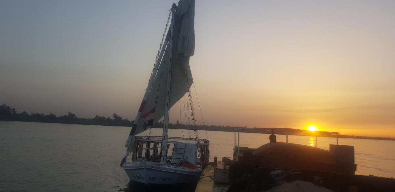 Nile Sunrise Felucca Boat Private Rental Luxor Eksteriør bilde