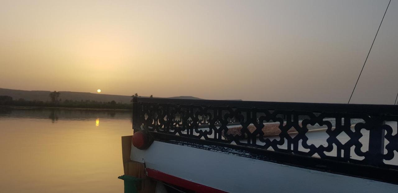 Nile Sunrise Felucca Boat Private Rental Luxor Eksteriør bilde